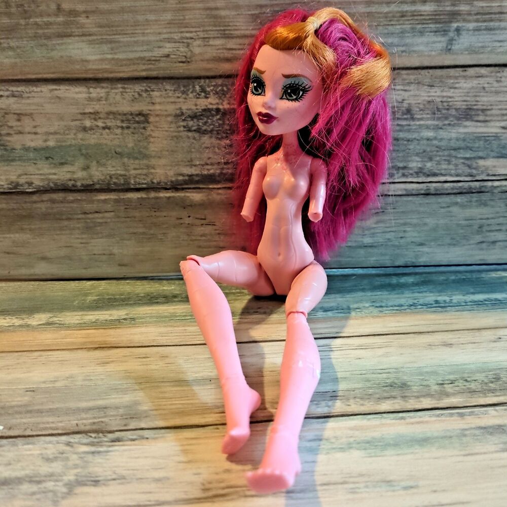 Monster High Gigi Grant 13 Wishes Doll OOAK Parts Repair Missing Forearms Hands